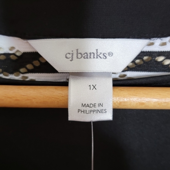 NWT CJ Banks | Black & White Perforated Mesh Striped Top Size 1X - Picture 3 of 4